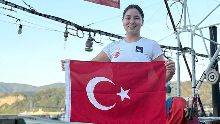 Bengisu Avcı, Okyanus Yedilisi'ni tamamlamak için suya girdi!