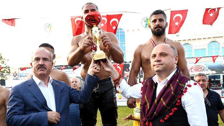 291. Tarihi Çardak Yağlı Pehlivan Güreşleri'ni kazanan Feyzullah Aktürk!