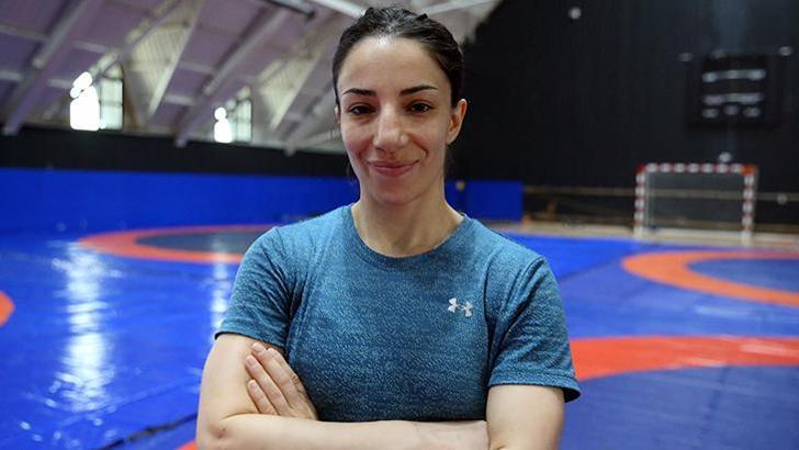 Evin Demirhan Yavuz Dünya Güreş Şampiyonası'nda sakatlığına rağmen bronz madalya kazandı