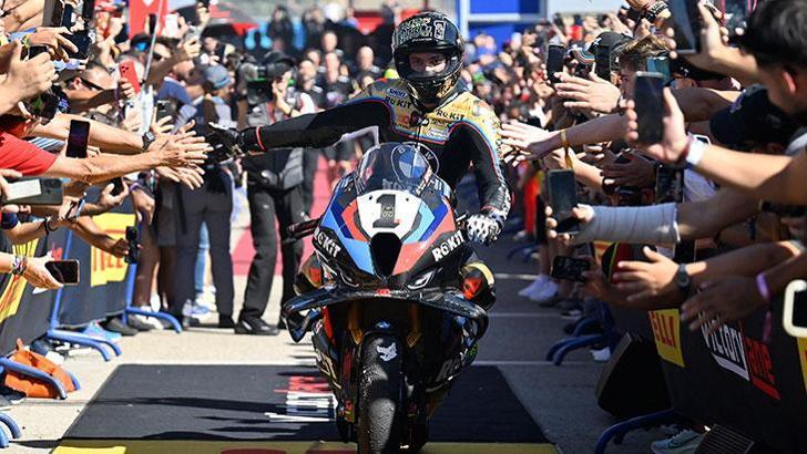 Toprak Razgatlıoğlu'nun şampiyonluk kutlamasından fotoğraflar!