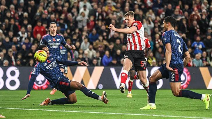 İngiltere'de lider Arsenal'e son dakikada soğuk duş!