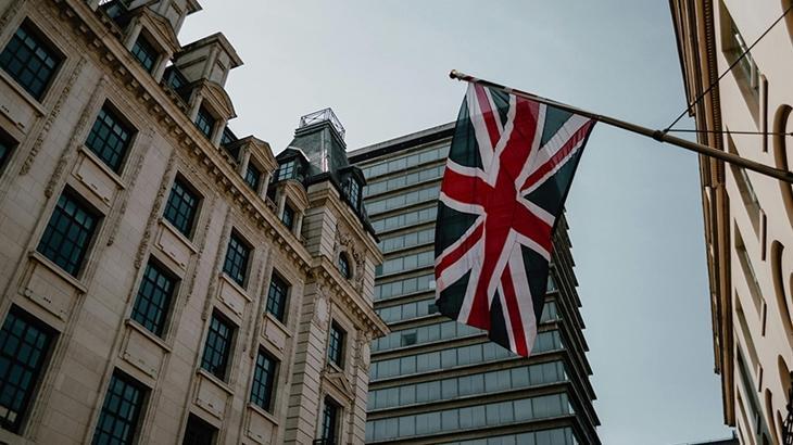 İngiltere beklentilerin üzerinde büyüdü