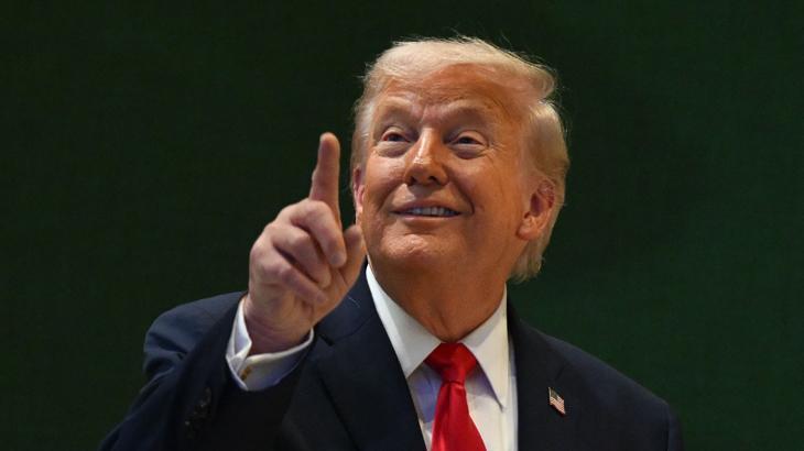 Trump, Davos'ta iş dünyasıyla bir araya geldi