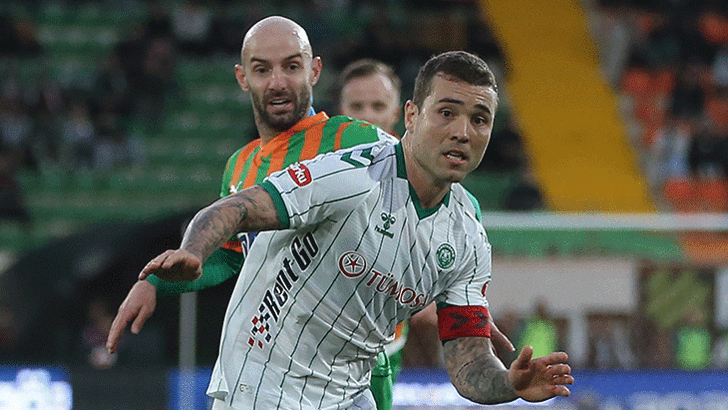 Galatasaray maçı öncesi Konyaspor'da kadro dışı kararı!