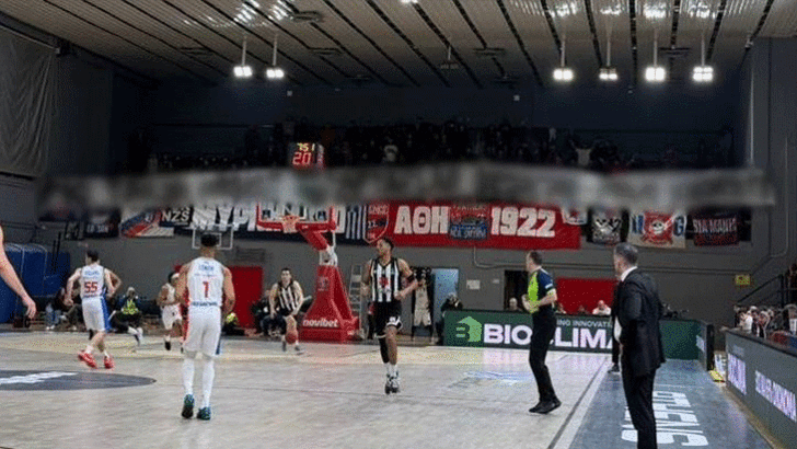 Yunan taraftarların Beşiktaş maçında açtığı ırkçı pankartın cezası belli oldu