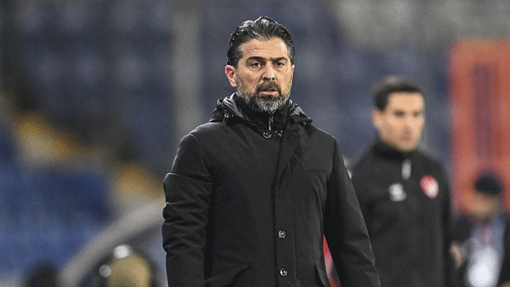 Konyaspor'da İlhan Palut'tan hakeme sert sözler! 'VAR hakemliği yetmiyor, sahaya insin'