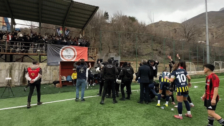 Fenerbahçe'den tepki! 'Canlı yayın aracımıza saldırıldı'