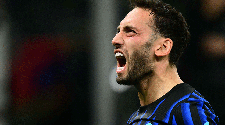 Hakan Çalhanoğlu'ndan harika gol! Ceza sahasının dışından attı
