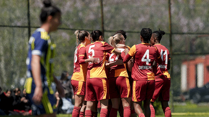 Kadın Futbol Süper Ligi'nde inanılmaz derbi! Fenerbahçe son dakikada Galatasaray'a yenildi