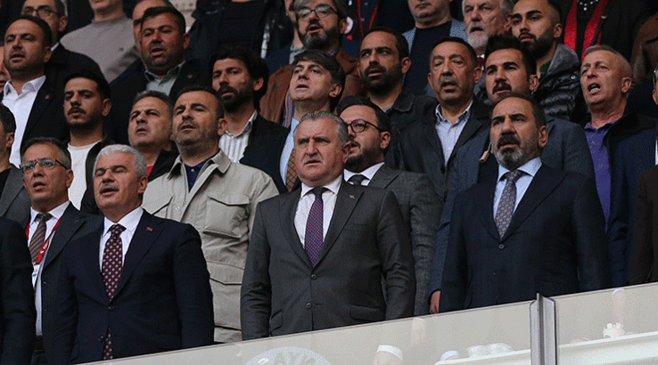 Bakan Bak'tan Süper Lig'e yükselen Çorum FK'ye tebrik