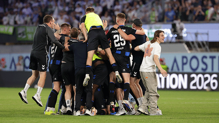 Wolfsburg'a 30 yıl aradan sonra şok! Paderborn, Bundesliga'ya yükseldi