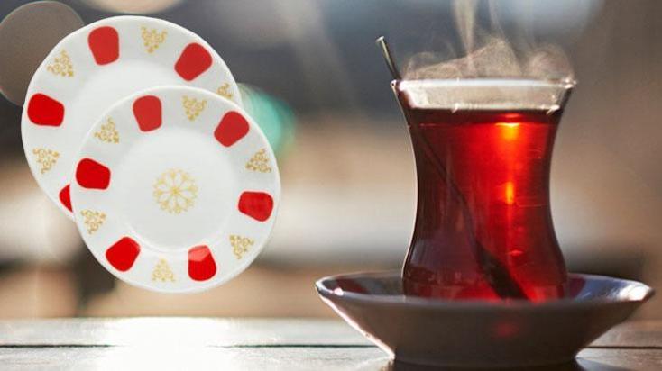 Çay tabaklarının kırmızı-beyaz üretilme sırrı! Hayır, tek nedeni renk uyumu değil