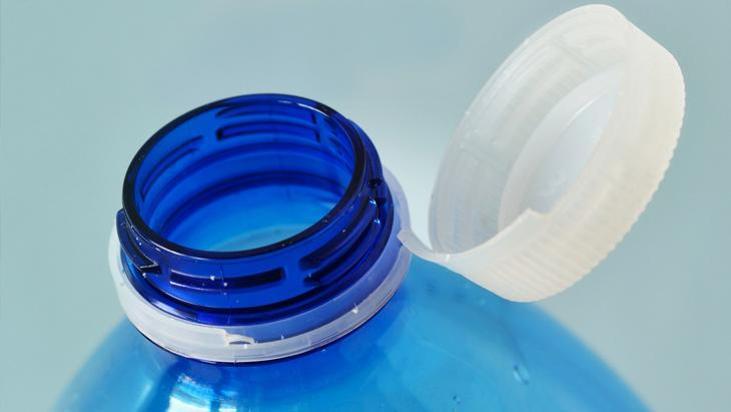 Pet şişelerin kapak renkleri suyun cinsi ve içeriğini gösteriyor mu? 'Bu bir strateji'