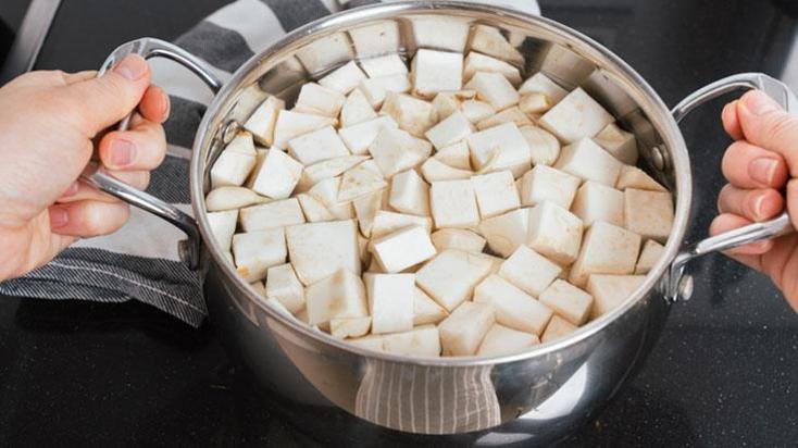 Lezzetinin sırrı sapında şifası bambaşka! Dilimleyip limonlu suya yatırın, tadı nefis