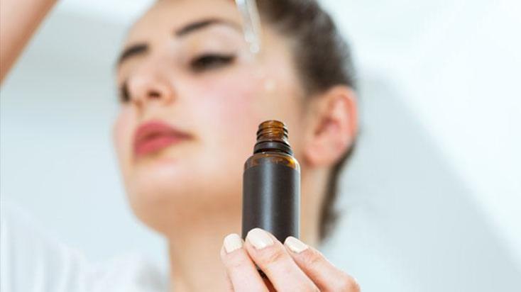 Dirsekten dekolteye retinol etkisi! Vücut losyonuna ekleyin, akneye düşman