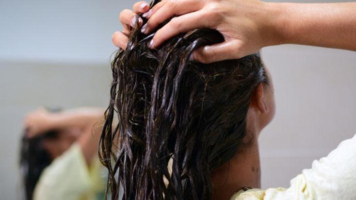 Yıpranmış saçlara doğal maske! Evde saç bakımı formülü
