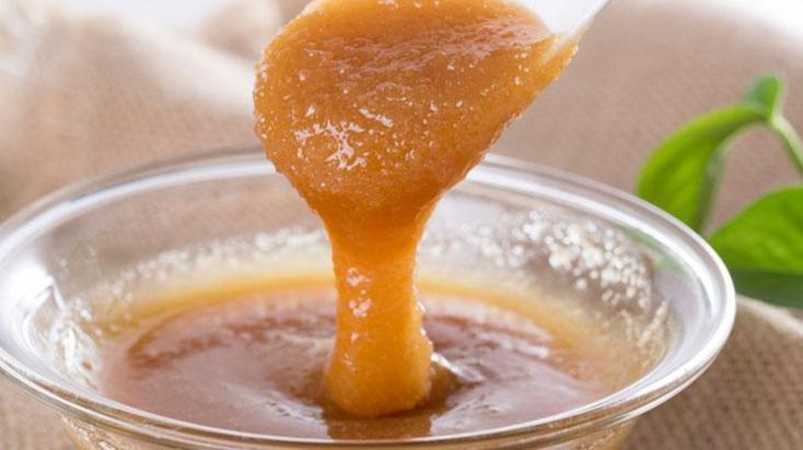 Dudakları ölü deriden arındırıyor! Kuru halinden eser yok, bakım kürü