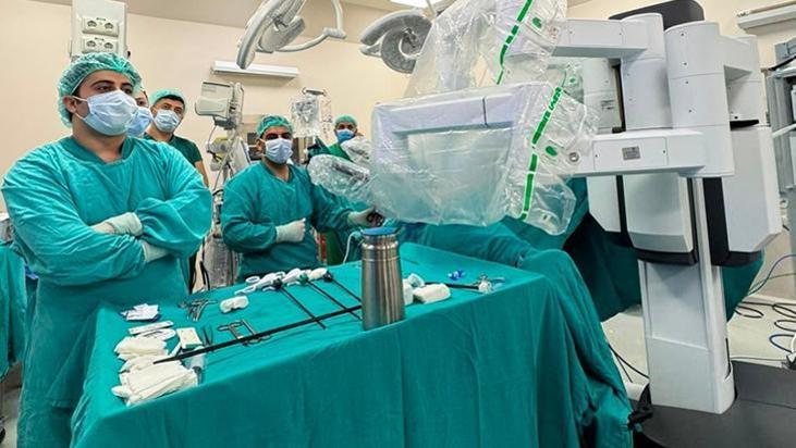 Dar alanda neşter tutmadan ameliyat! Robotik cerrahinin hastaya faydaları