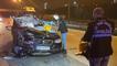 TEM'de feci kaza! TIR'a çarpan otomobilin tavanı koptu: 1 ölü, 2 yaralı