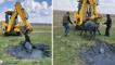 Konya'da çamura saplanan ineğin yardımına iş makinesi koştu