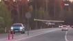 Letonya’da küçük uçak otoyola acil iniş yaptı! Polis nedenini açıkladı