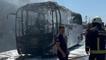 Kepez'de park halindeki otobüs yandı