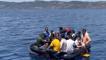 Yunanistan'ın geri ittiği 17’si çocuk 32 göçmen kurtarıldı