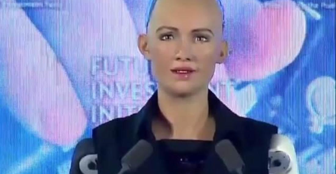 Suudi Arabistan'da vatandaşlık verilen robot hangi yolu izlemeli?