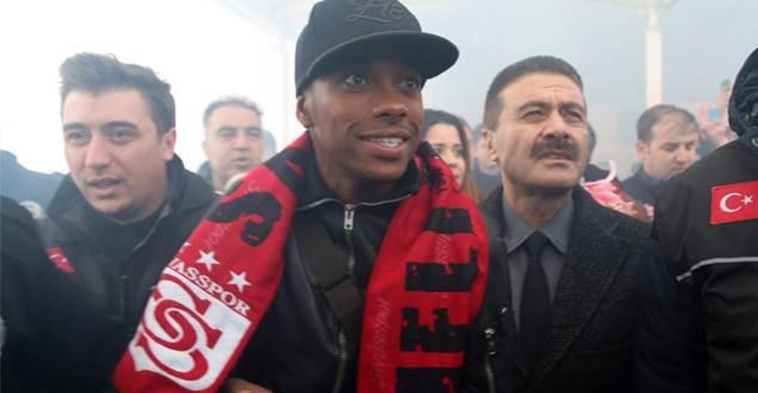 Robinho'nun saz çalması bizlere eski güzel günleri hatırlattı