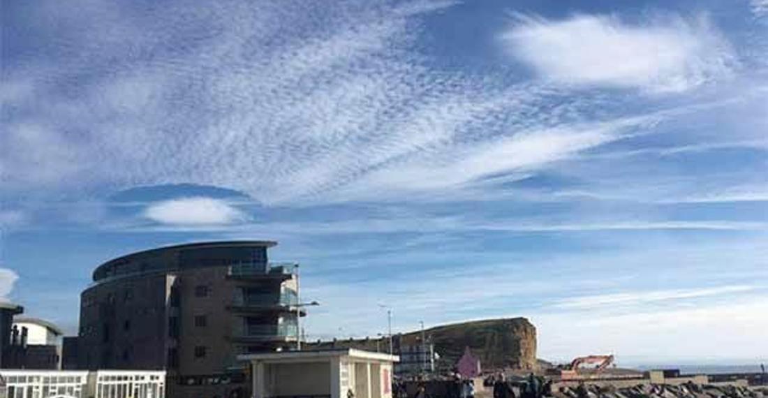 İngiltere'de ortaya çıkan UFO benzeri bulutlar panik yarattı