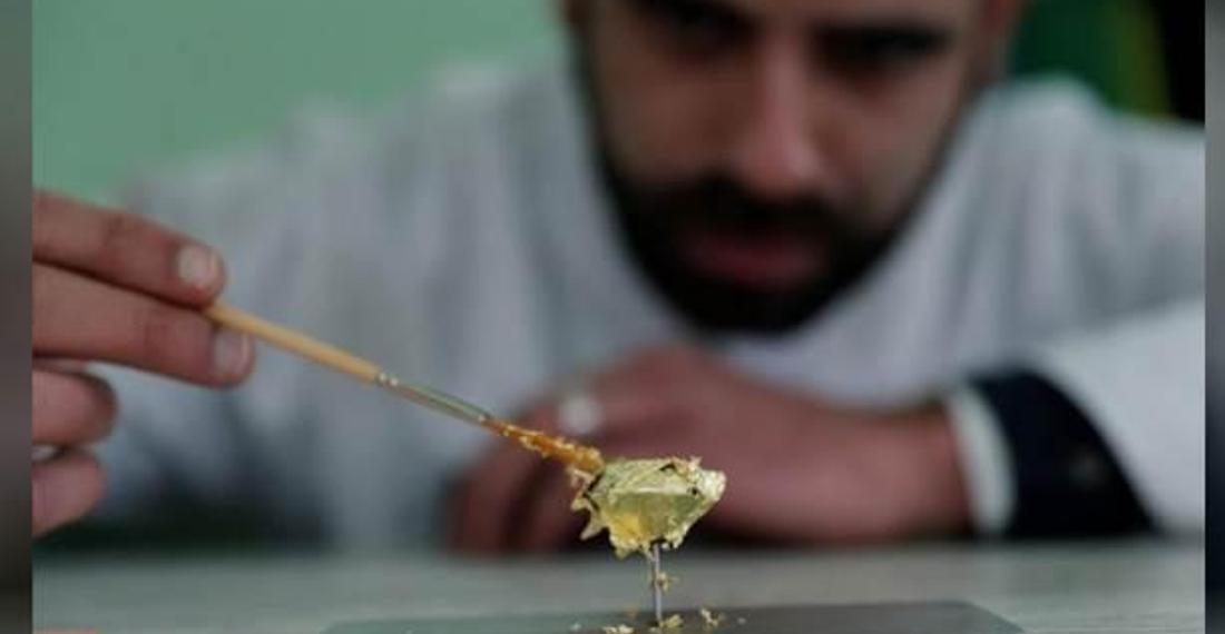 Portekiz'de sergilenen dünyanın en pahalı çikolatası el yakıyor