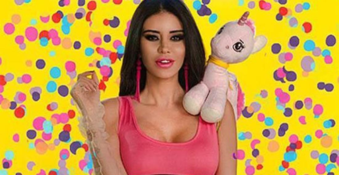 Ebru Polat 'Akşam Sendeyiz Kraliçe'nin şarkısını yazmalı