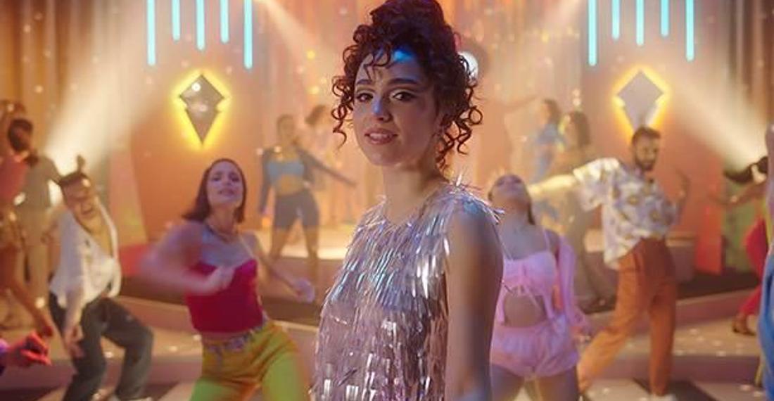 Zeynep Bastık 'Bana Sorma' ile 'Zeyno Disco'yu merak ettirdi