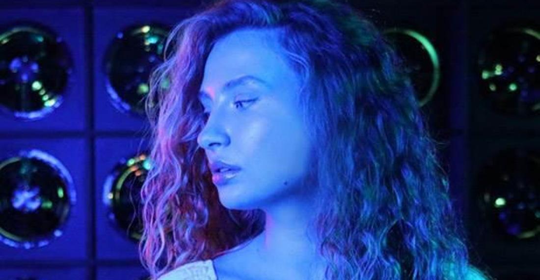 Irmak Arıcı'nın 'Söz Yaşları' şarkısı tutar mı?