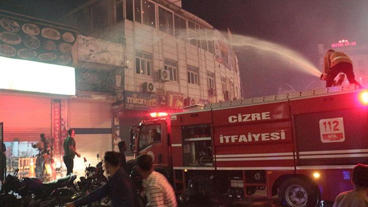 Galibiyet kutlaması faciaya dönüşüyordu! 3 iş yeri ve 1 araç yandı