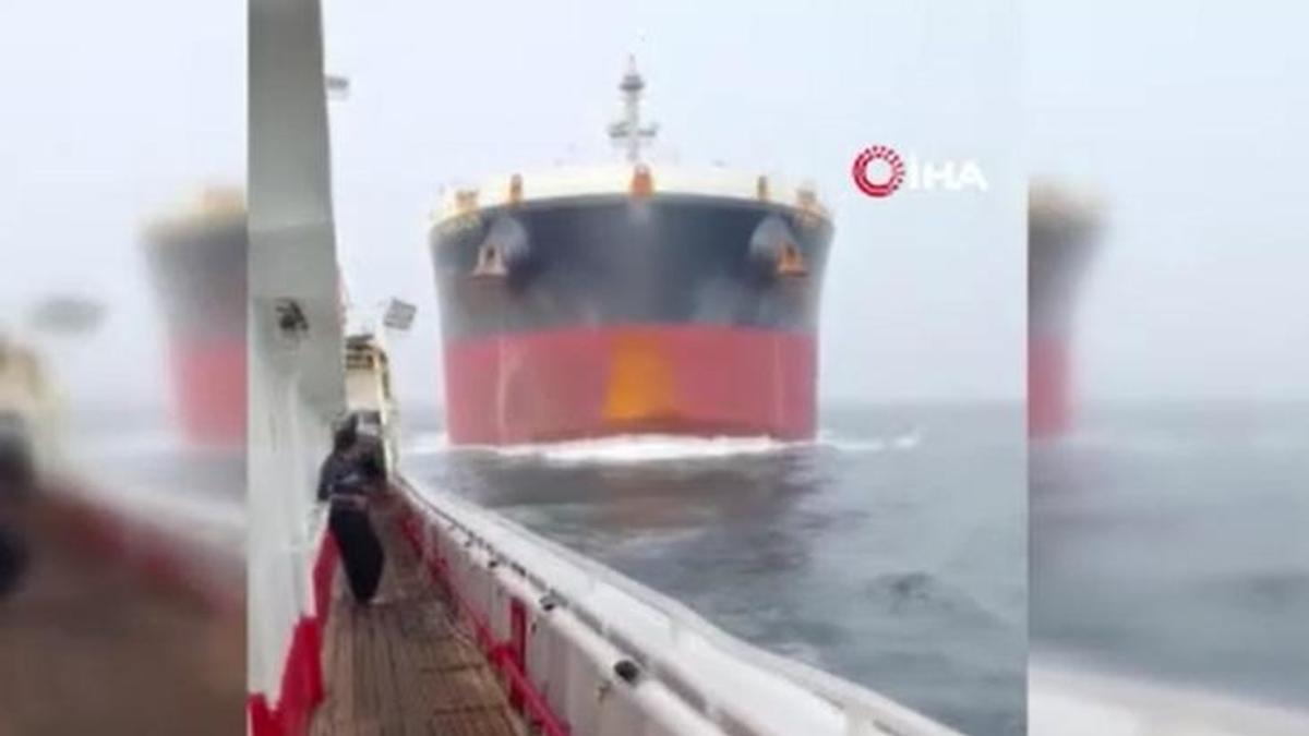 Denizde dehşet anları anbean kamerada! 2 gemi çarpıştı