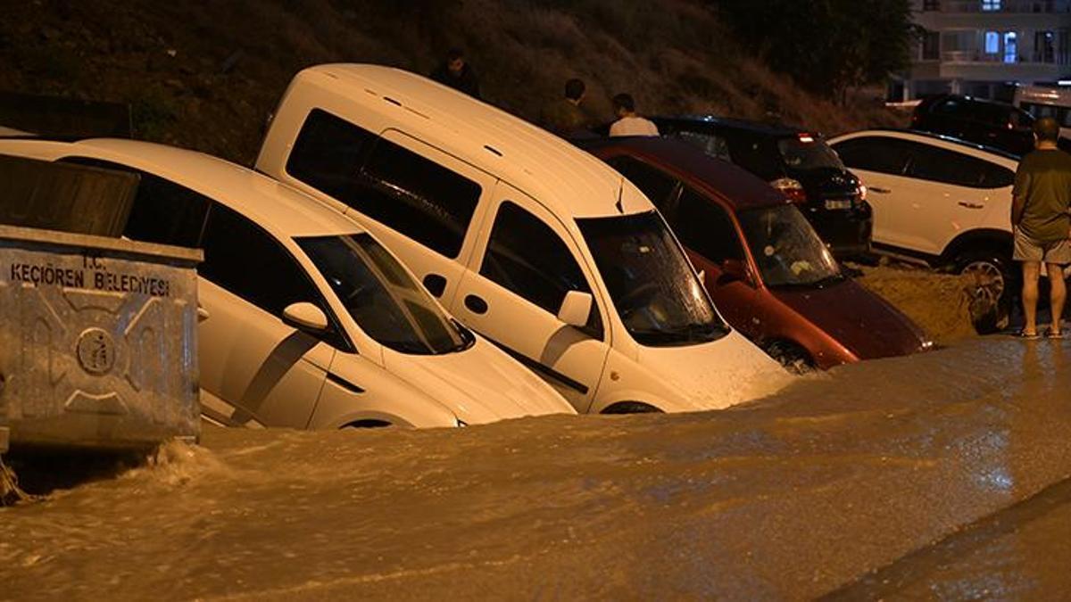 Ankara'da sel nedeniyle yol çöktü! Çok sayıda araç hasar gördü