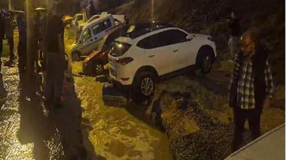 Ankara’da sel sonrası facia! Yol yarıldı 20 araç çukura düştü