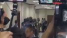 Filipinler Senatosu'nda sıcak saatler! Silah sesleri duyuldu, Senatör polislerden kaçtı