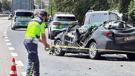 Sakarya'da feci kaza! TIR'a çarpan otomobilin tavanı koptu, uzman onbaşı hayatını kaybetti
