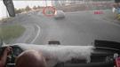 Kaldırımda yürürken otomobilin çarptığı anne ve 2 çocuğu yaralandı
