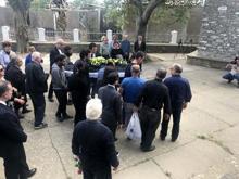 Yunanistanda vefat etti, vasiyeti üzerine Gökçeadada toprağa verildi