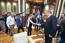 Makam odasında buhur tütsüsü