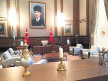 Makam odasında buhur tütsüsü