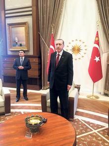 Makam odasında buhur tütsüsü