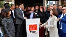 Devir teslim töreninde ortalık bir anda karıştı