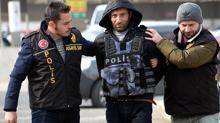 Eşini öldürüp gazetecilere röportaj vermişti Bugün yakalandı...