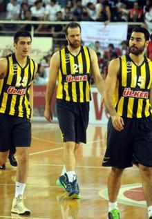 Pınar Karşıyaka - Fenerbahçe Ülker: 82-64