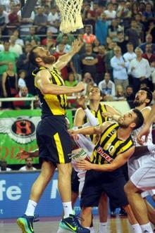 Pınar Karşıyaka - Fenerbahçe Ülker: 82-64