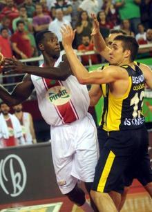 Pınar Karşıyaka - Fenerbahçe Ülker: 82-64